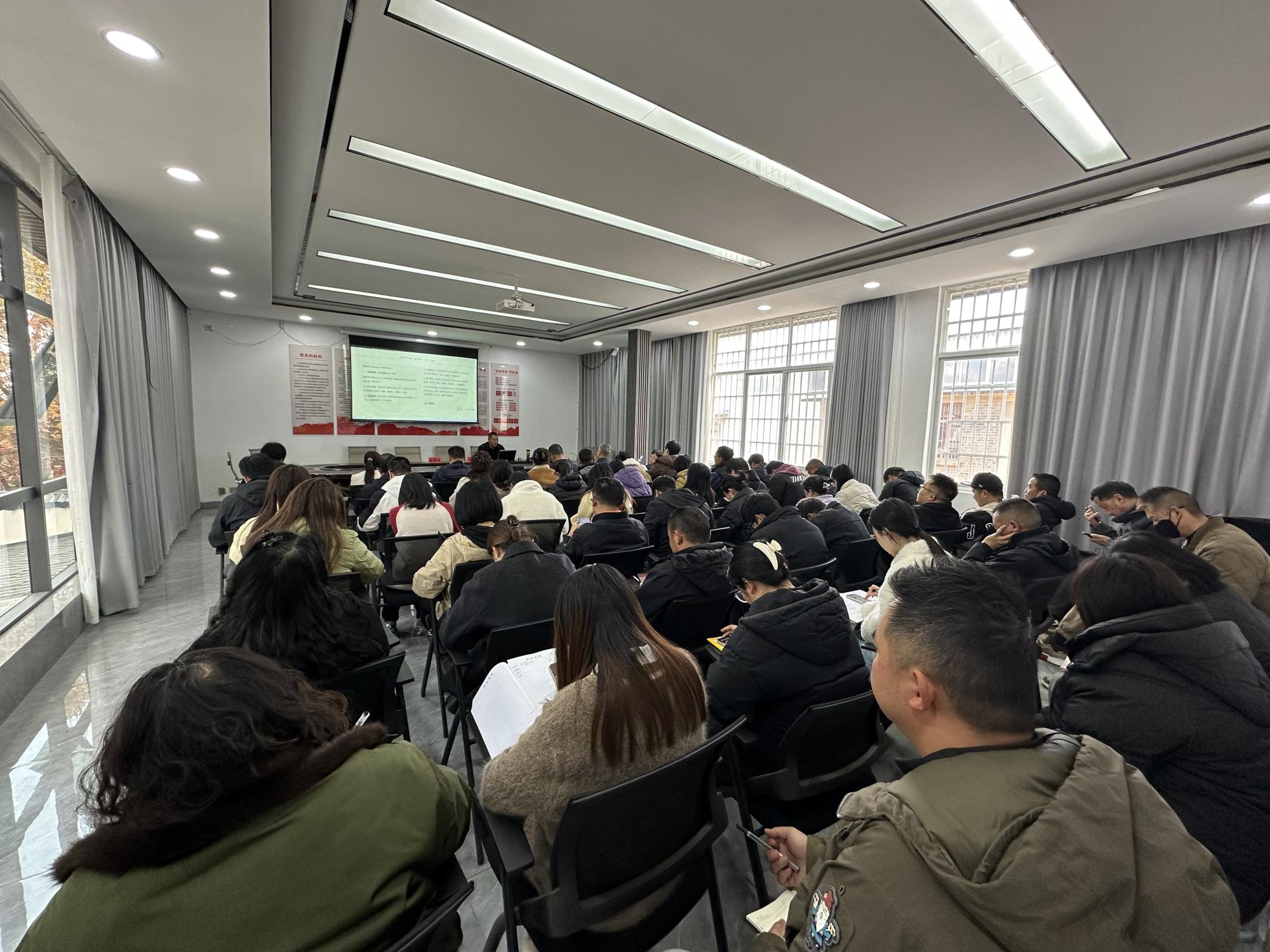 【強(qiáng)化合規(guī)管理 筑牢風(fēng)險(xiǎn)防線】大理云泰祥瑞投資有限公司舉辦規(guī)范化管理專題培訓(xùn)